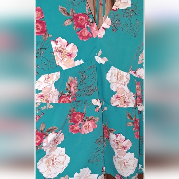 Beautiful Ladies Teal Floral Entro Baby Doll Blouse V neck front/back Size Large - Picture 6 of 8